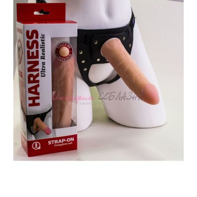 Фаллоимитатор на трусиках harness